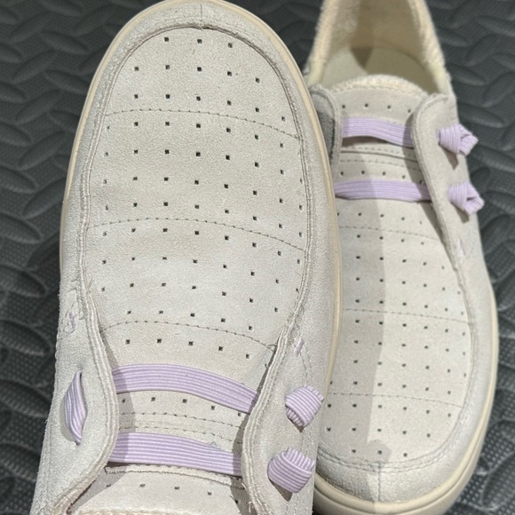 Stio Women's slip on Cream with Lavender Accents sneaker loafer - Picture 11 of 12